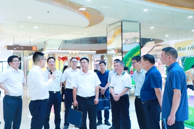 河源市委黨校2023年縣處級領(lǐng)導干部任職培訓班學員蒞臨河源市商業(yè)中心調(diào)研